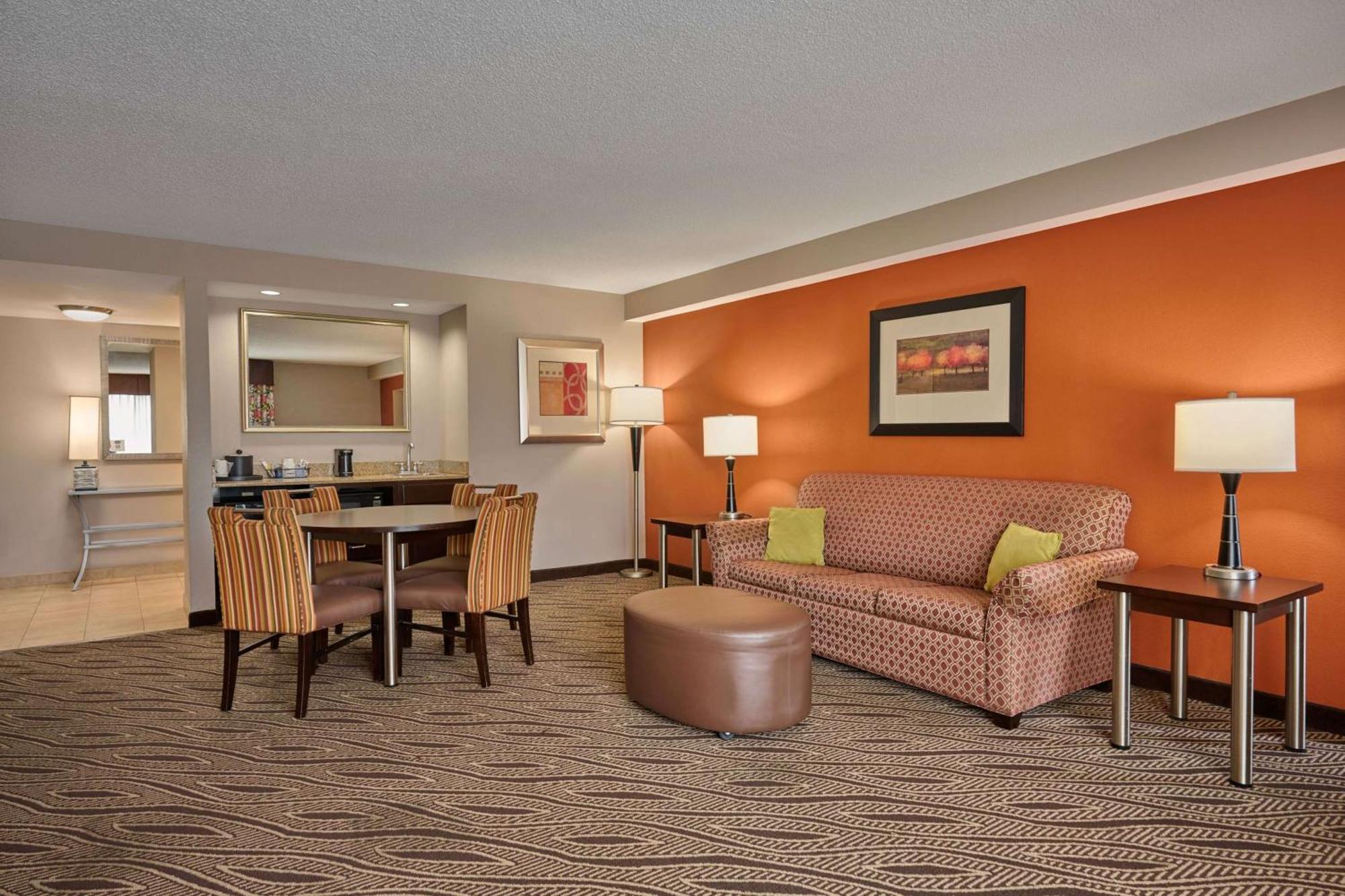 Hampton Inn Evansville Airport Екстериор снимка
