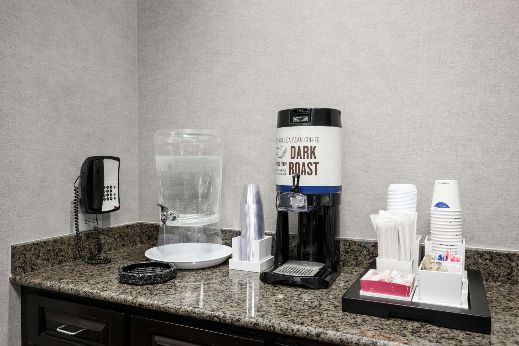 Hampton Inn Evansville Airport Екстериор снимка